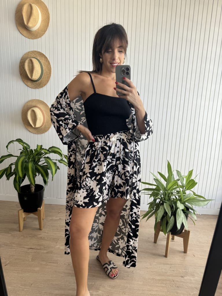 SHORT FLORES NEGRO - Image 2