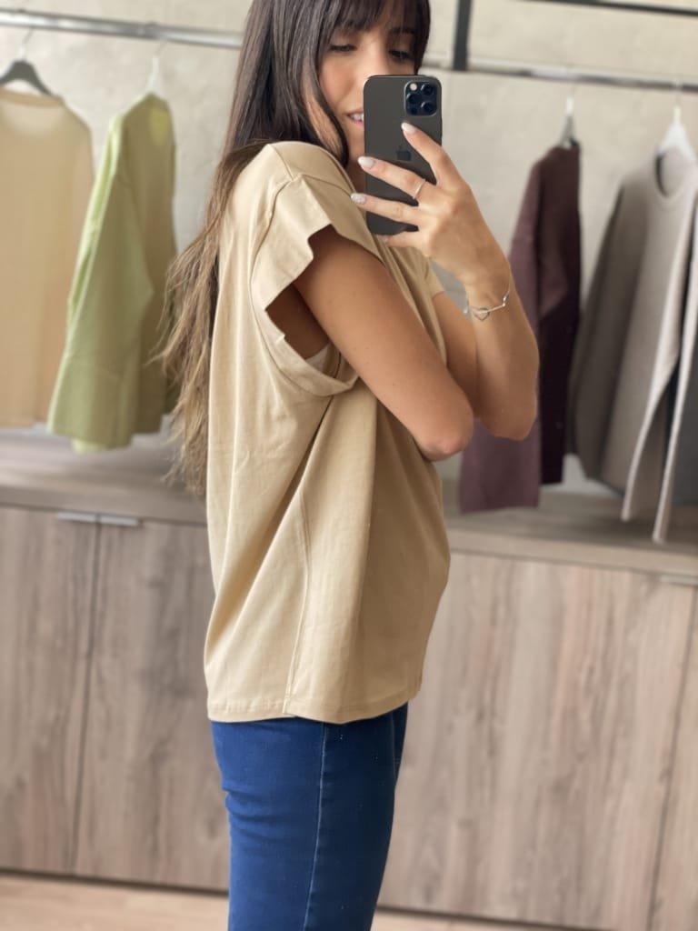 REMERA CAROL BEIGE - Image 2