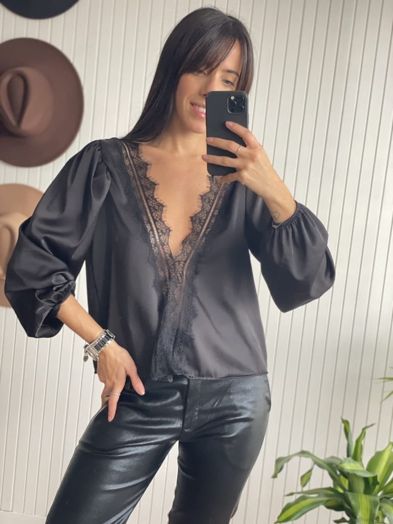BLUSA MAIOR NEGRA