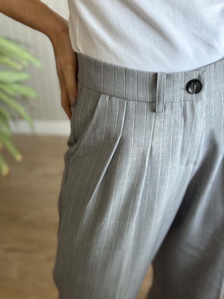 PANTALON RAYADO GRIS - Image 4
