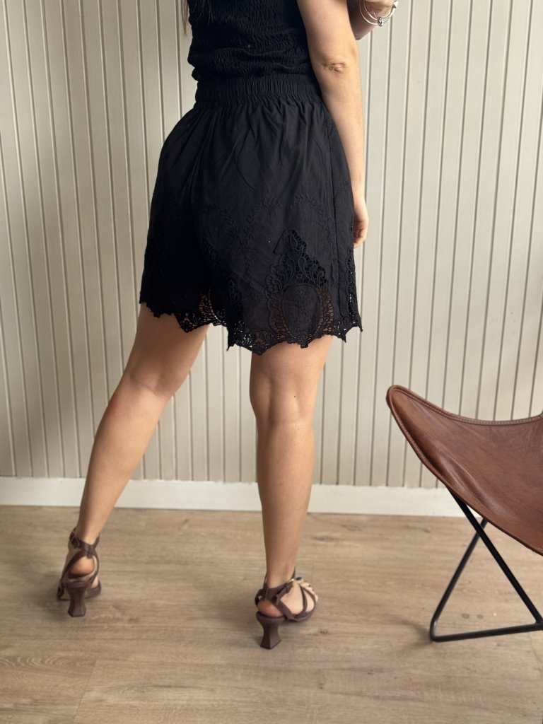 SHORT BRODERY NEGRO - Image 2