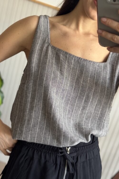 Alternative view of TOP LORIS GRIS