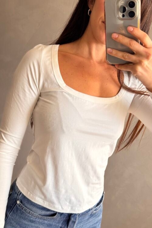 Alternative view of REMERA BASIC MOLAR BLANCA