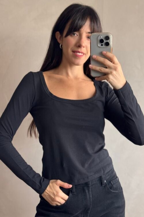 REMERA BASIC MOLAR NEGRA