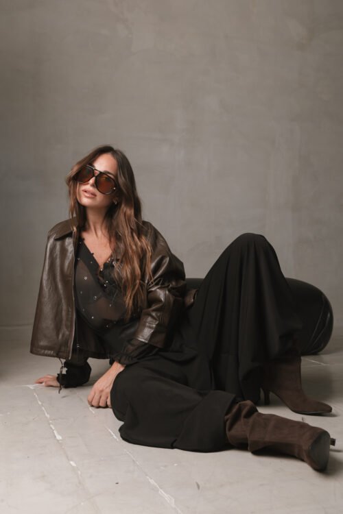 Alternative view of BABUCHA NEGRA DE CREPE