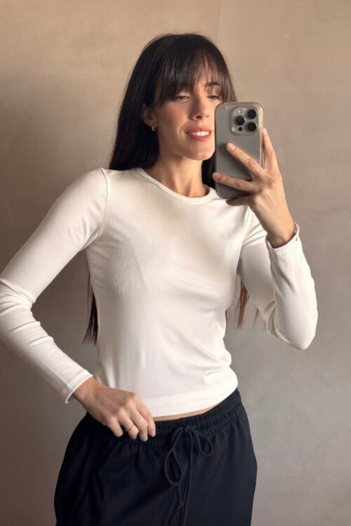 Alternative view of REMERA OSHU BLANCA