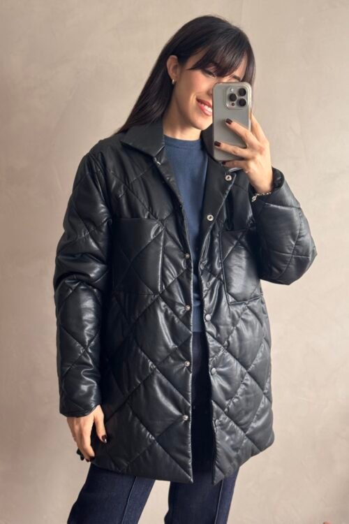 Alternative view of CAMPERA MATELASEADA NEGRA