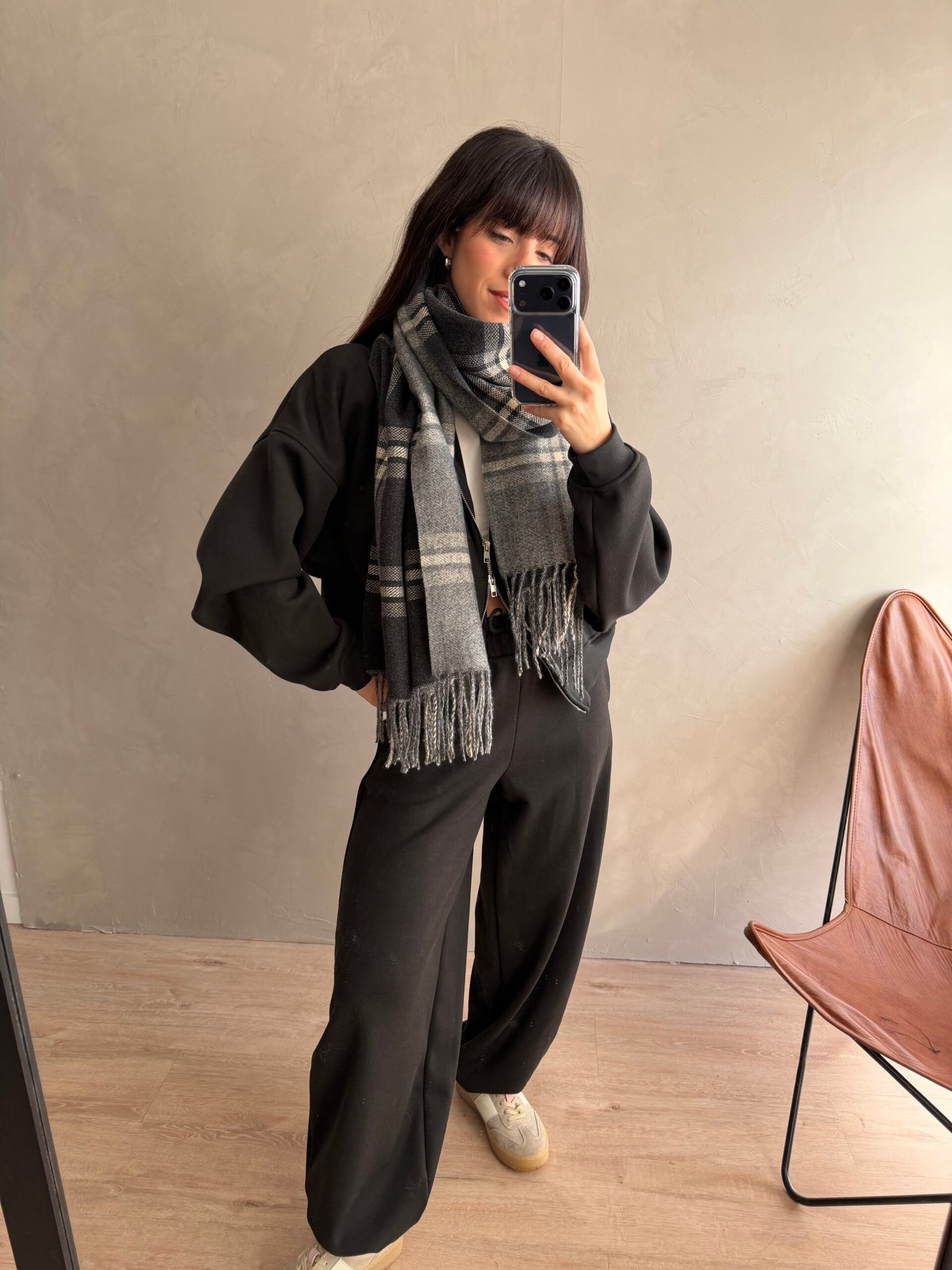 Ruana Cuadros Gris - Image 2