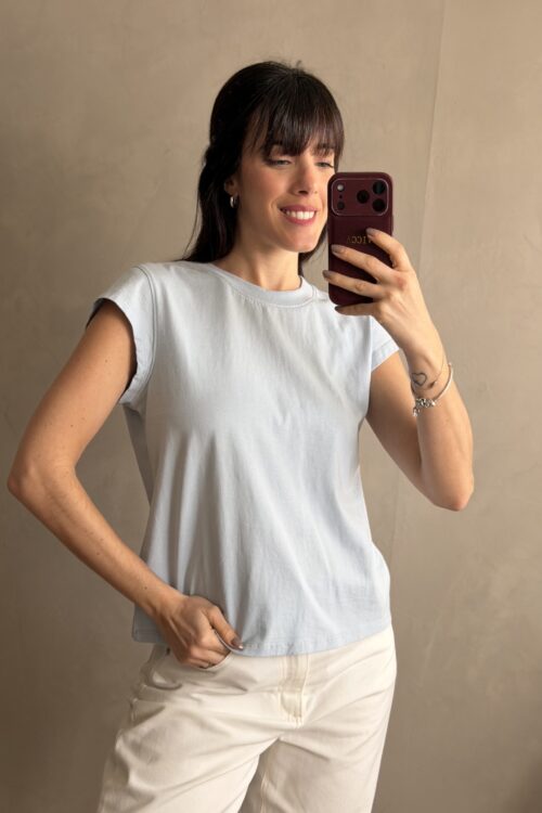 REMERA POLA CELESTE